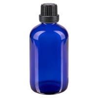 Blauwe glazen flessen 100ml met zwart schroefsluiting dicht. VR Blauwe glazen flessen 100ml met zwart schroefsluiting dicht. VR